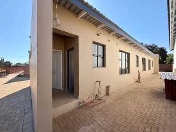 4 Bedroom Garden Flat
