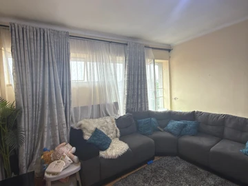 2 Bedroom Flat & Apartment