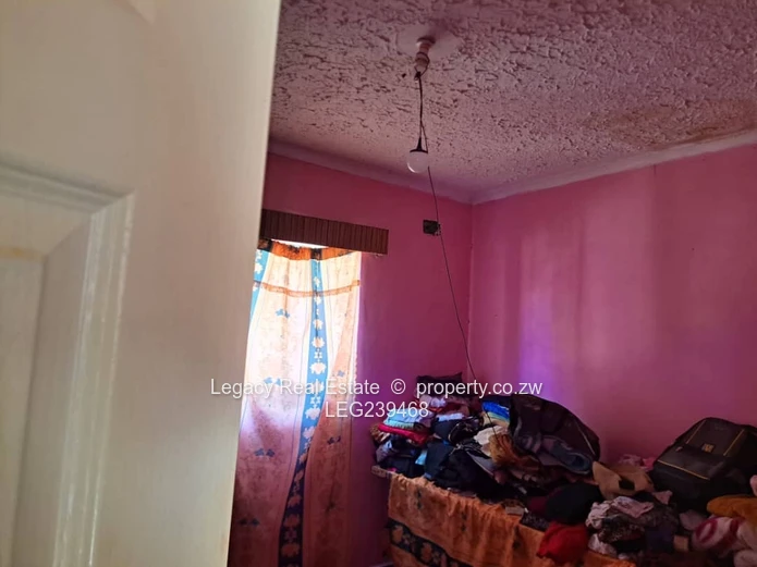 Dzivarasekwa Gunhill Family Home with ensuite & borehole