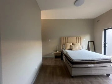 3 Bedroom Flat & Apartment