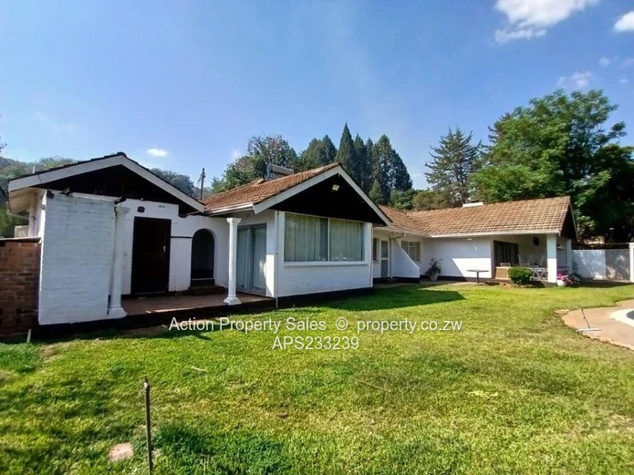 Family Home In Greystone Park! 