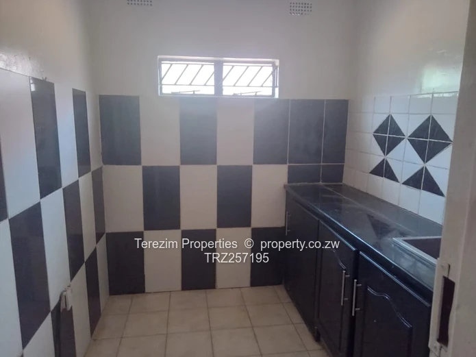 Zimre Park House to Let