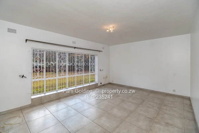 Spacious ground floor apartment in a well located complex