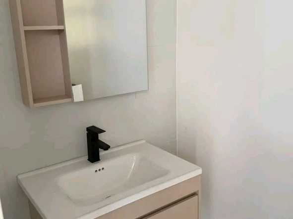 2 Bedroom Flat & Apartment