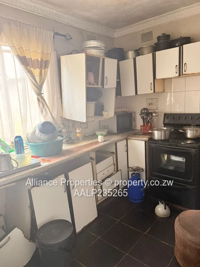 Charming & Well-Maintained Glenora A House with Deeds