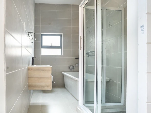 3 Bedroom Flat & Apartment