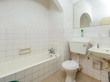 3 Bedroom Flat & Apartment