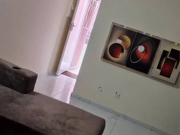 2 Bedroom Flat & Apartment