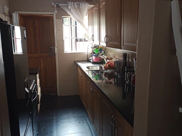 3 Bedroom Flat & Apartment