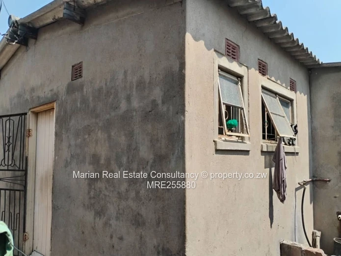 4 Bedroom House, Magwegwe West FOR SALE