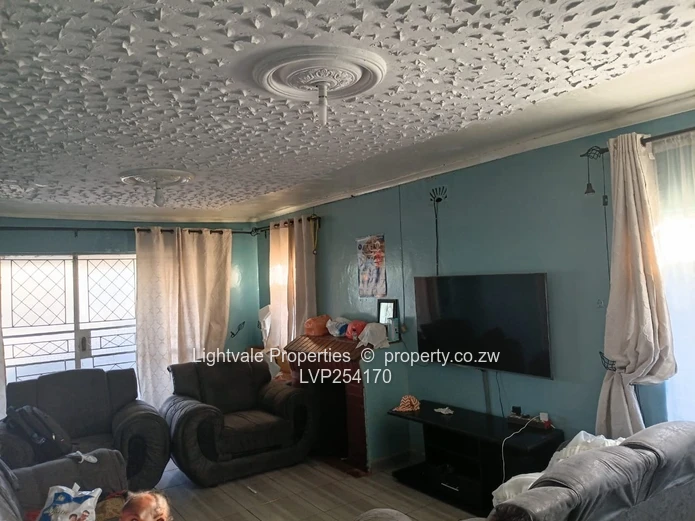 Neat house in Seke Unit A (Sole Mandate)