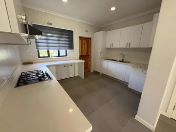 3 Bedroom Flat & Apartment