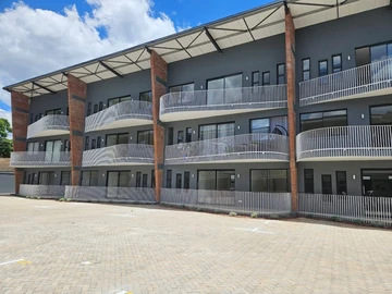 2 Bedroom Flat & Apartment