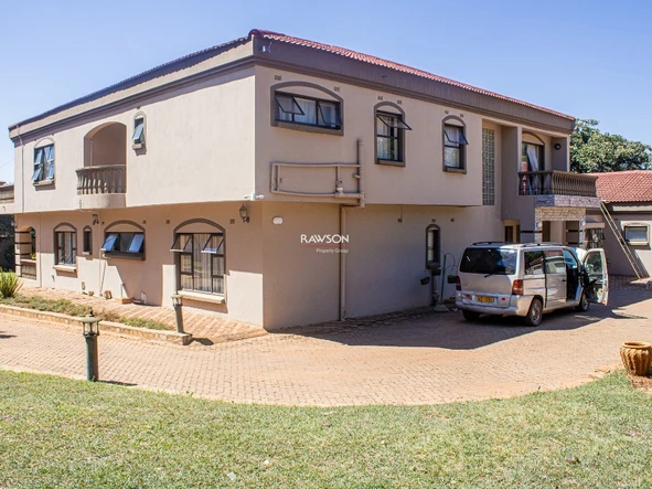 9 Bedroom House