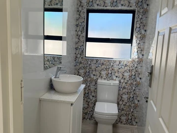 4 Bedroom Flat & Apartment