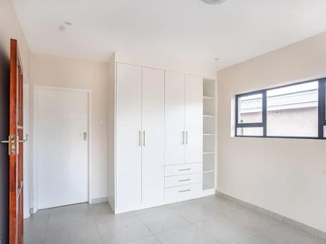 4 Bedroom Flat & Apartment