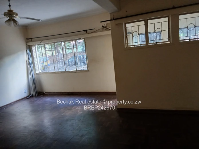Bulawayo CBD 2-Bed Flat with Verandah & Garden