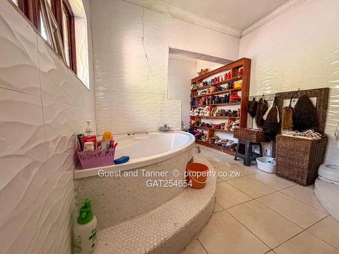 6-Bedroom Home in Borrowdale Brooke For sale 