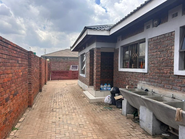 2 Bedroom Garden Flat