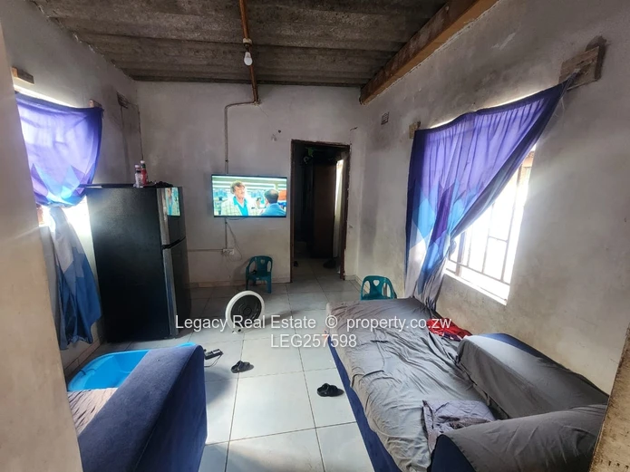 Spacious 4-Bed Home in Zimre Park with Borehole