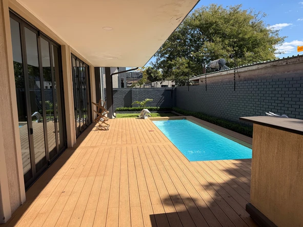 4 Bedroom Flat & Apartment