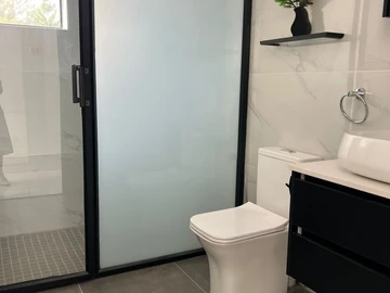 3 Bedroom Flat & Apartment