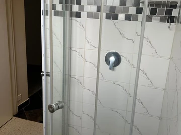 2 Bedroom Flat & Apartment