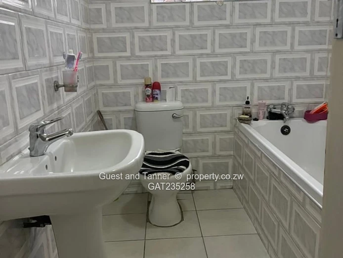 Spacious 5-Bedroom House for Sale in Pumula South – Secure & Modern Living