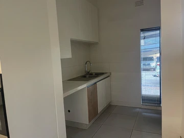 4 Bedroom Flat & Apartment
