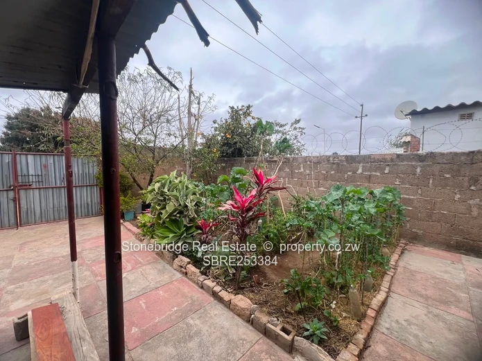 4 Bedroom House in Cowdray Park For Sale