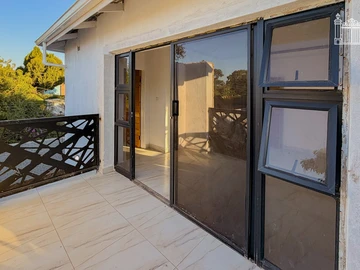 4 Bedroom Flat & Apartment