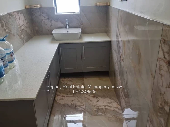 High-End Helesvale Home With Gym & Borehole.