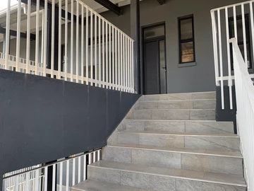 2 Bedroom Flat & Apartment