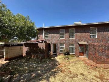 2 Bedroom Flat & Apartment