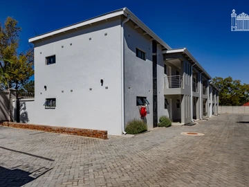 2 Bedroom Flat & Apartment