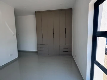 3 Bedroom Flat & Apartment