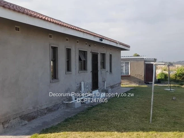 Neat 2-Bed Tiled Home on 1300m² with Staff Quarters