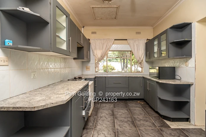 Prime Family Living On Expansive Grounds, Athlone (Sole Mandate)