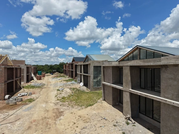 4 Bedroom Flat & Apartment