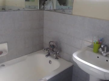 2 Bedroom Flat & Apartment