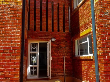 2 Bedroom Flat & Apartment