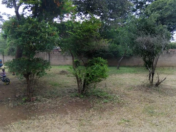 Spacious 5-Bed Townhouse in Twinlakes with Electric Gate , Prime area which can be turned into comme