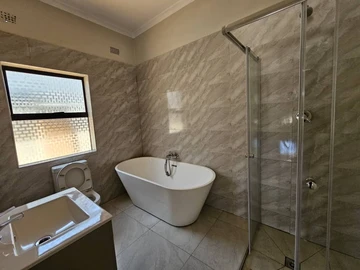 3 Bedroom Flat & Apartment