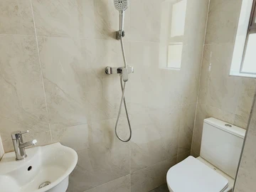 3 Bedroom Flat & Apartment