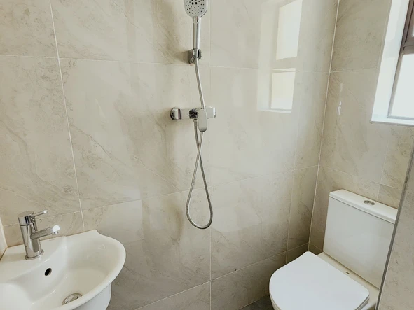 3 Bedroom Flat & Apartment