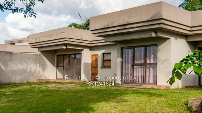 Folyjon Magnificient 5-Bed Furnished Villa with Pool & Borehole