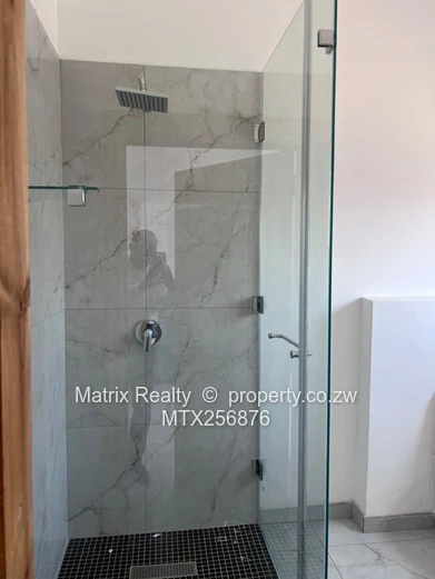 5 Bed Luxury Home In Glen Lorne