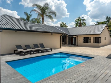 3 Bedroom Flat & Apartment