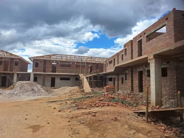 2 Bedroom Flat & Apartment