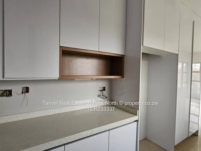 **For Sale: Exquisite 4-Bedroomed  Luxury Home in Folyjon, Glen Lorne.Deeds